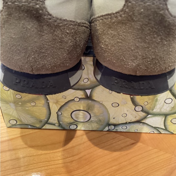 Prada tan sneakers - Picture 5 of 8